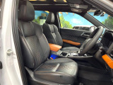 運転席シート廻りは使用感も少なく、良好な状態となっています。丁寧に使われていたことがよくわかりますね。