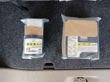 応急パンク修理キット・車載工具。