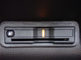 ■【ETC車載器】が装備されています。セットアップをしてお渡しとなり、ETCカードを差し込むだけで高速道路の利用が可能です。