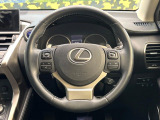 インテリアに合わせたデザインのステアリングは、運転される方のことも考え、運転しやすい形状、大きさです。是非一度、実際に触ってお確かめください。
