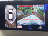 【パノラミックビューモニター】専用のカメラにより、上から見下ろしたような視点で360度クルマの周囲を確認することができます☆死角部分も確認しやすく、狭い場所での切り返しや駐車もスムーズに行えます。