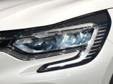 ●LEDヘッドライト:夜間走行時も良好な視界を確保し安心して運転できる高輝度LEDヘッドライトを装備!点灯速度が早く、消費電力も抑えられています。