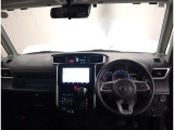 オシャレなインテリアで運転する気分も盛り上がりますよね^^