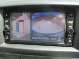 多彩なナビ機能に加えて、アラウンドビューモニターの画像も大画面に映し出されます。周囲の状況をもっと確認しやすくなり、駐車が楽に安心して行えます。