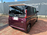 最近人気の軽ハイトワゴン☆ 高さがあっても足回りがしっかりしているので、操縦安定性はもちろんのこと、静かで滑らかな上質な走りが可能です(^^)/