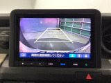 バックモニター付きで、車庫入れやバック時の後方確認をサポート。