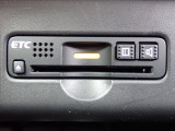 ■【ETC車載器】が装備されています。セットアップをしてお渡しとなり、ETCカードを差し込むだけで高速道路の利用が可能です。