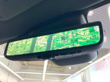 【デジタルインナーミラー】後席の大きな荷物や同乗者で後方が確認しづらい時でも安心!カメラが撮影した車両後方の映像をルームミラー内に表示。クリアな視界で状況の確認が可能です!