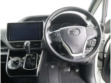 見通しのよいすっきりとした視界で、誰でも運転しやすいです。運転のしやすさは疲れにくさにも繋がりますよ♪