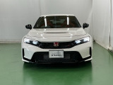 LEDヘッドライトを装備しています。LEDヘッドライトはとても明るく、雨の日や夜間走行も安全・安心です。オートライトコントロール付きで周囲の明るさに応じて自動で点灯・消灯します