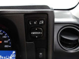 運転席から左右のドアミラーの開閉が可能です♪駐車場でのドアミラーの折り畳みが簡単です♪