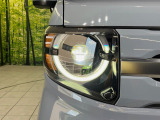 【LEDヘッドライト】悪天候や夜間走行時も良好な視界を確保し安心して運転できる高輝度LEDヘッドライトを装備!点灯速度が早く、消費電力も抑えられています。