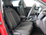 Audi車はどの車種も全てレザーハンドルです。そこにはAudiのこだわりがあり質感の高いレザーでしっかりと手に馴染み、高級感を演出します。
