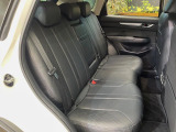 後部座席も気になるようなキズ・汚れやへたり等、大きなダメージはなく、良好な状態です。
