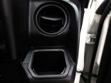 運転席のカップホルダーはエアコンの吹き出し口にありますので冷やしたり温めたりすることが出来ます☆