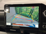 【バックカメラ】駐車時に後方がリアルタイム映像で確認できます。大型商業施設や立体駐車場での駐車時や、夜間のバック時に大活躍!運転スキルに関わらず、今や必須となった装備のひとつです!