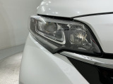 LEDヘッドライトは、点灯の瞬間から最大光量を発揮し、突然暗くなるトンネルなどでの安定感を高めます。