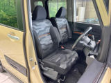 運転席まわりには十分なスペースがあり、大柄な方でもゆったり運転していただける環境です。