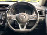 インテリアに合わせたデザインのステアリングは、運転される方のことも考え、運転しやすい形状、大きさです。是非一度、実際に触ってお確かめください。