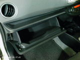 助手席側グローブボックスです。