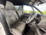 運転席シート廻りは使用感も少なく、良好な状態となっています。前オーナー様が丁寧に使っていたことがよくわかりますね。