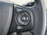 ◆アダプティブクルーズコントロール◆予め設定した車速内でクルマが自動的に加減速。前走車との適切な車間距離を維持しながら追従走行します。【LKAS】車線維持支援システムでステアリング操作を支援。
