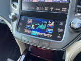 【左右独立温度コントロール式フルオートエアコン(DUAL/SYNC)】運転席側と助手席側でそれぞれ自由に温度設定ができ、快適な風量やモードなどを自動調整します