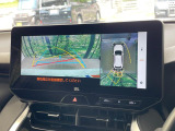 【パノラミックビューモニター】専用のカメラにより、上から見下ろしたような視点で360度クルマの周囲を確認することができます☆死角部分も確認しやすく、狭い場所での切り返しや駐車もスムーズに行えます。