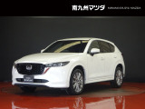 マツダCX-5のフロントマスクは、立体感のあるグリルと精悍なヘッドランプが上質な存在感を演出します。魂動デザインによる洗練された風格と力強さを兼ね備えた姿を、ぜひ店頭でお確かめください。