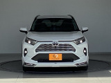 CAR PLAT(カープラット)は、CAR(クルマ)+PLAT(プラットフォーム)の名の通り、あらゆるクルマが集まり、プラッと気軽に立ち寄り、豊富な選択肢の中から自分にぴったりの一台に出会えるお店です