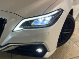 【LEDヘッドライト】悪天候や夜間走行時も良好な視界を確保し安心して運転できる高輝度LEDヘッドライトを装備!点灯速度が早く、消費電力も抑えられています。