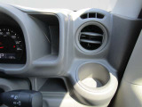 運転席側ドリンクホルダー。