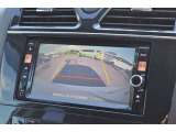 【バックモニター】ギアをバック(R)レンジに入れると車内のモニターに、後方の状況を映し出します.夜間でも、カラーで明るく、見やすくなってます。