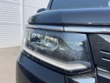 【LEDヘッドライト】悪天候や夜間走行時も良好な視界を確保し安心して運転できる高輝度LEDヘッドライトを装備!点灯速度が早く、消費電力も抑えられています。