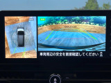 【アラウンドビューモニター】専用のカメラにより、上から見下ろしたような視点で360度クルマの周囲を確認することができます☆死角部分も確認しやすく、狭い場所での切り返しや駐車もスムーズに行えます。