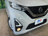 【LEDヘッドライト】悪天候や夜間走行時も良好な視界を確保し安心して運転できる高輝度LEDヘッドライトを装備!点灯速度が早く、消費電力も抑えられています。