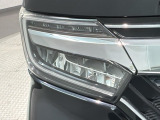 LEDヘッドライトは、点灯の瞬間から最大光量を発揮し、突然暗くなるトンネルなどでの安定感を高めます。