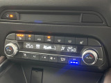 【シートヒーター&ベンチレーション】夏場は涼しい風でお尻や背中の熱やムレを防ぎ、冬はエアコンよりも早く温まってポカポカに!季節を問わず快適に過ごせます。