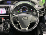 【純正革巻きステアリング】上質な革を使用することで、手にしっかり馴染みとても運転しやすいハンドルです♪
