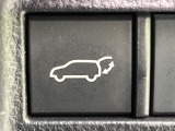 【ハンズフリーパワーバックドア】リアバンパー下部に足先を出し入れするだけでバックドアが自動で開閉♪両手が荷物でふさがっている時でもラクラク開閉操作が行えます!