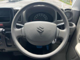 インテリアに合わせたデザインのステアリングは、運転される方のことも考え、運転しやすい形状、大きさです。是非一度、実際に触ってお確かめください。