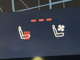【シートベンチレーション】夏場は涼しい風でお尻や背中の熱やムレを防ぎ、冬はエアコンよりも早く温まってポカポカに!レザーシートにうれしい装備で、季節を問わず快適に過ごせます。