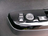ドアミラーの鏡面の調節、格納は運転席からすべて操作できます!