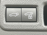 【パワーバックドア】スマートキーや運転席のボタンを押すだけでリアゲートが自動で開閉します!荷物を持っている時や、高い位置にあるバックドアを閉める際に便利な機能です♪