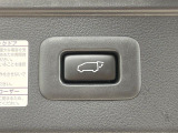 【パワーバックドア】スマートキーや運転席のボタンを押すだけでリアゲートが自動で開閉します!荷物を持っている時や、高い位置にあるバックドアを閉める際に便利な機能です♪