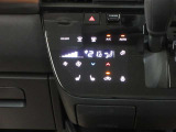オートエアコンで快適温度を自動で保ってくれます!タッチパネルでネイルつけてても操作しやすいです