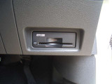 ETCは運転席の下側に装備されています