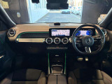 メルセデス・ベンツの内装のスイッチ類は、シンプルなつくりを採用しており、操作性の向上・誤操作の防止を大切にしております。