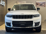 伝統のセブンスロットルグリルが一目でJeepと分かります。