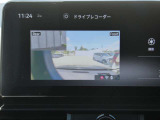 純正ドライブレコーダー:前後の運転状況を映像で記録します。